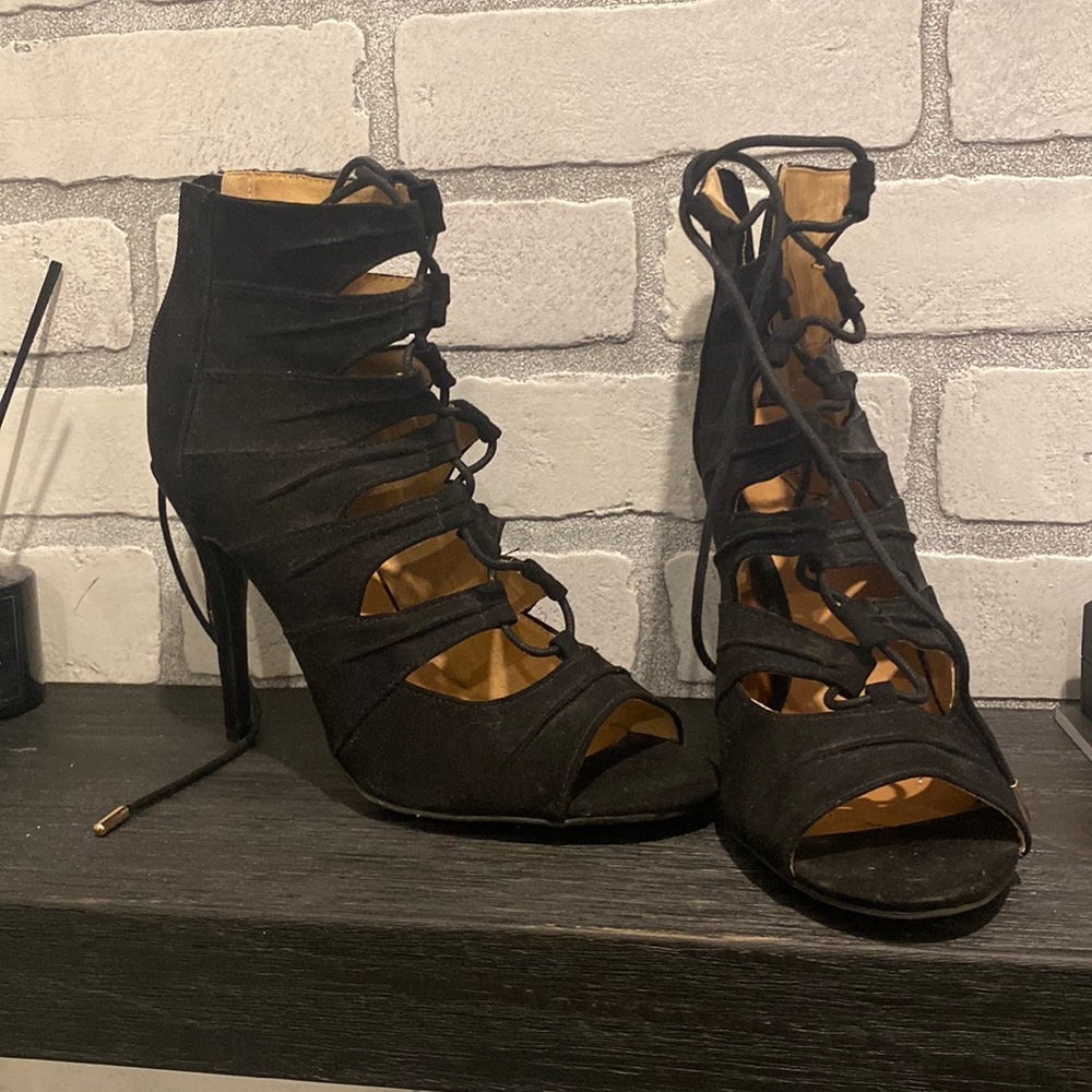 Black tie up heel